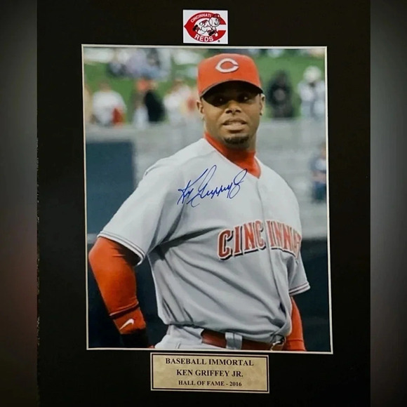 - Ken Griffey Jr. MLB Original Autographed Photo - Picture 1 of 1